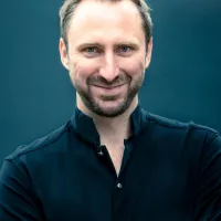 Portrait von Dirigrent Michael Balke